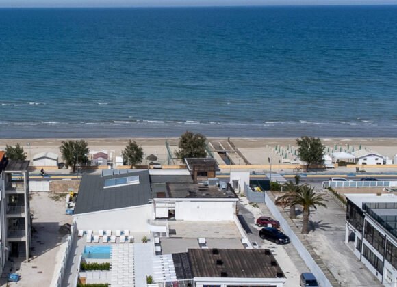 Il servizio spiaggia è compreso nel prezzo? E’ compreso il lettino spiaggia?